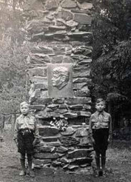 Slavnostní znovuodhalení mohyly A. B. Svojsíka ve Štěchovicích