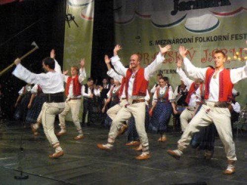 Divácký hold tanečníkům a muzikantům Ondráše