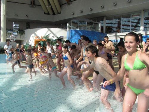 Celebrity opět pomáhaly v Aquapalace Praha
