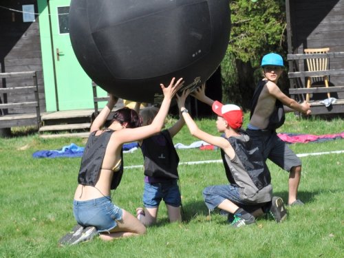 Vyzkoušejte si na letním táboře kin-ball
