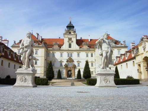 Zpříjemněte si babí léto Zámeckým koštem vín a burčáků ve Valticích