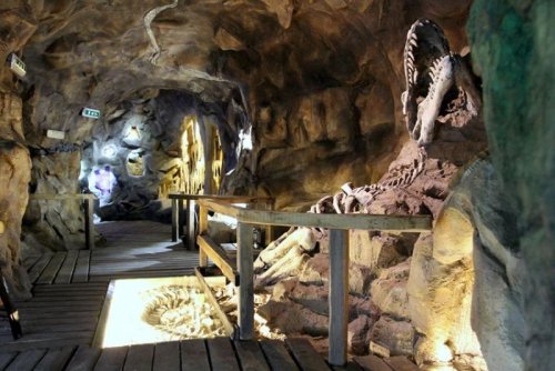 Unikátní jeskyně a 4D kino nově v Mineralii