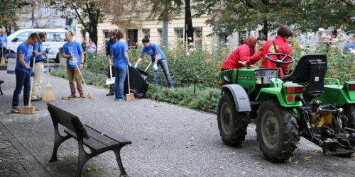 Zasazená lípa a květiny, úklid, lavička veteránů. Nový ročník projektu 72 hodin zahájen